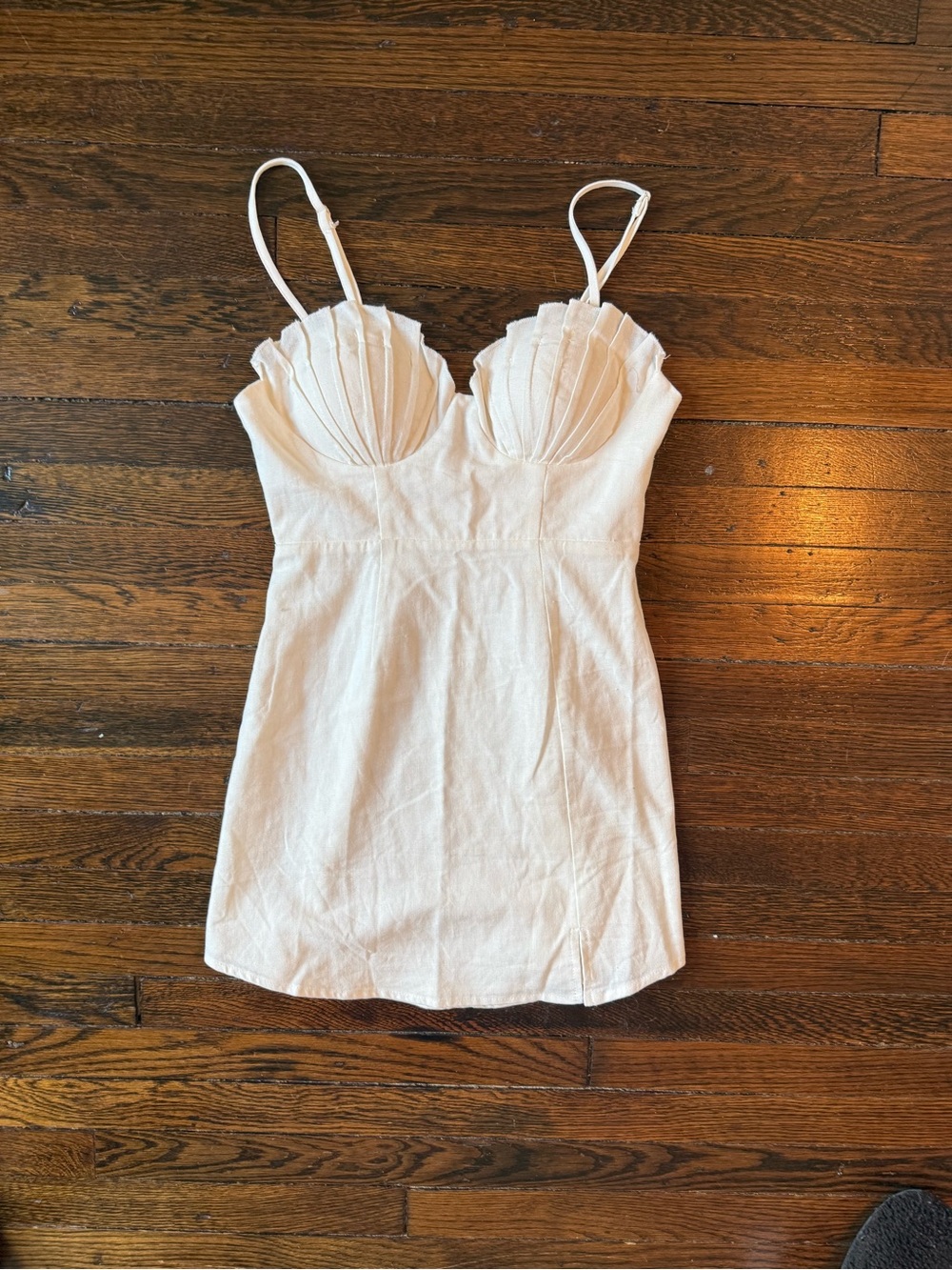 NWT Selfie Leslie White Clamshell Pleated top dress
